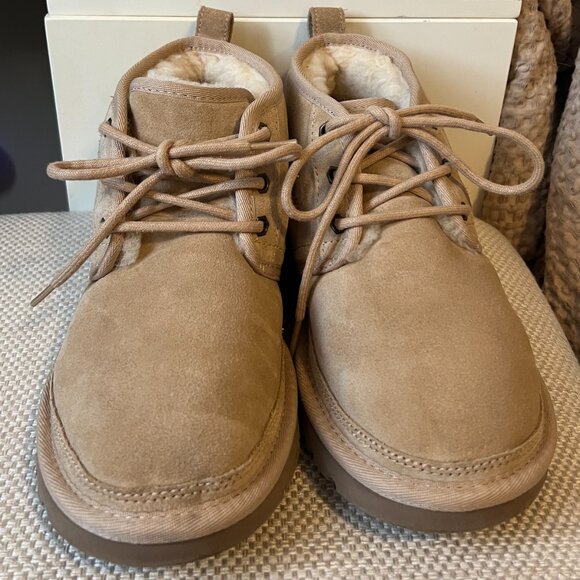 UGG Women’s Neumel Suede Chukka Boots, Size 6 - Sand (Like New) - Picture 3 of 11
